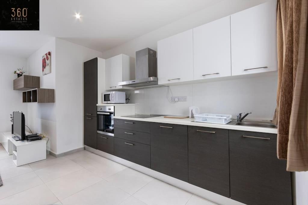 Spacious, Beautiful Central Penthouse With Bbq By 360 Estates Pieta Ngoại thất bức ảnh
