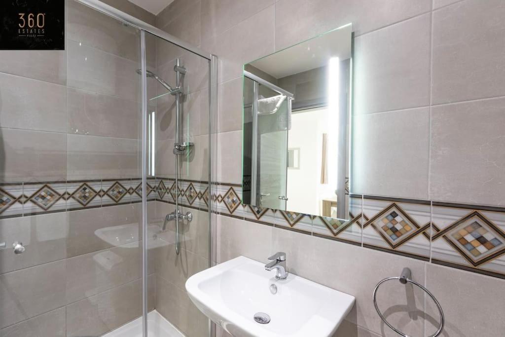 Spacious, Beautiful Central Penthouse With Bbq By 360 Estates Pieta Ngoại thất bức ảnh